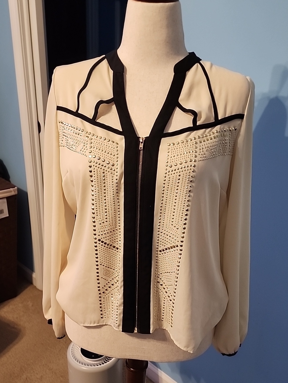 VENUS Cream and Black Studded Zip-Front Blouse